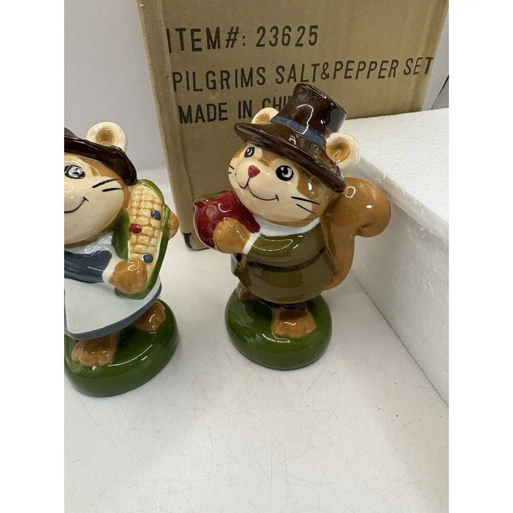Pilgrim Squirrels Ceramic High Gloss Salt And Pepper Shaker’s Thanksgiving NIB
